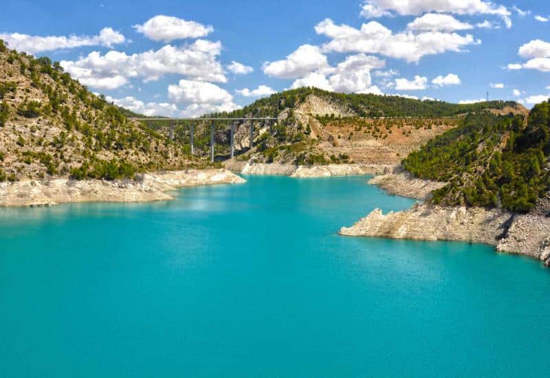 Gestionar recursos naturales exige menos propaganda y más gobernanza